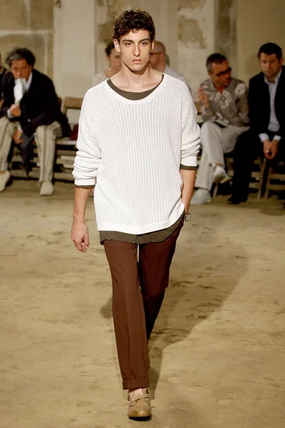Look 15